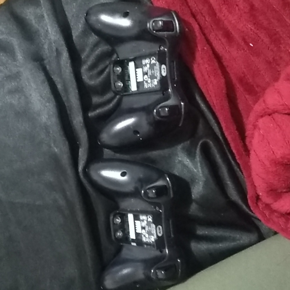 Xbox 360 controllers - Picture 2 of 3